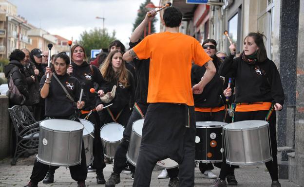 Baile de disfraces al aire libre y un taller de máscaras para el Carnaval de Santa Marta de Tormes