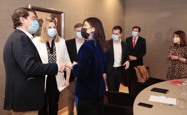 Puente interpela ya a Feijóo para que frene el pacto PP-Vox en Castilla y León