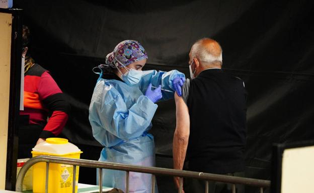 Seis fallecidos en el fin de semana vuelva empañar el descenso de casos por covid en Salamanca (406)