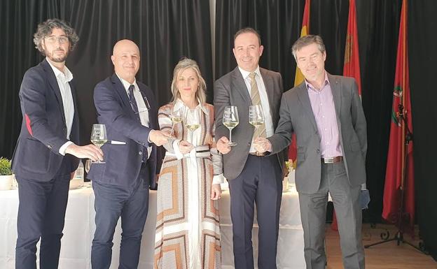 Jorge Llorente, al nuevo presidente del Consejo Regulador de Rueda, Carlos Yllera: «Te toca liderar la unión»