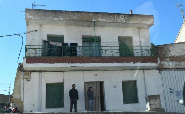 Vecinos de La Cistérniga se movilizan para echar a los okupas de la casa de dos ancianos