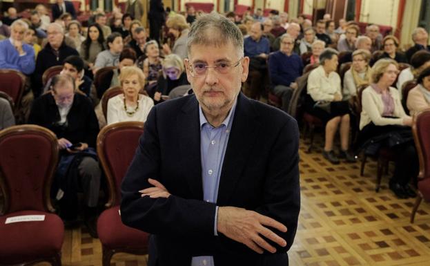 Ricardo Moreno: «Frecuentar cenáculos donde se dicen frases sonoras no te convierte en un intelectual»