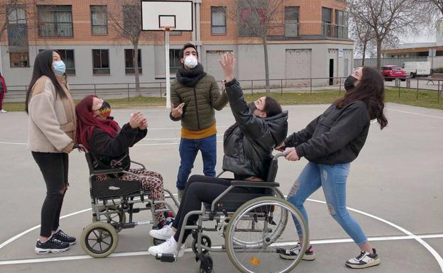 Los talleres de Aspaym acercan al Felipe VI el reto de la discapacidad