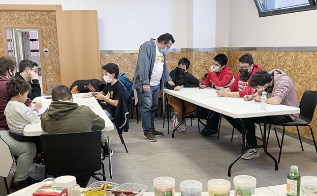 Arrancan las actividades del Carnaval en Carbajosa de la Sagrada con el taller de Máscaras