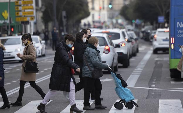 Las muertes por covid caen un 70% respecto a la semana pasada