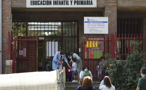 El PSOE plantea unas becas para financiar las actividades extraescolares de alumnos en situación de exclusión social