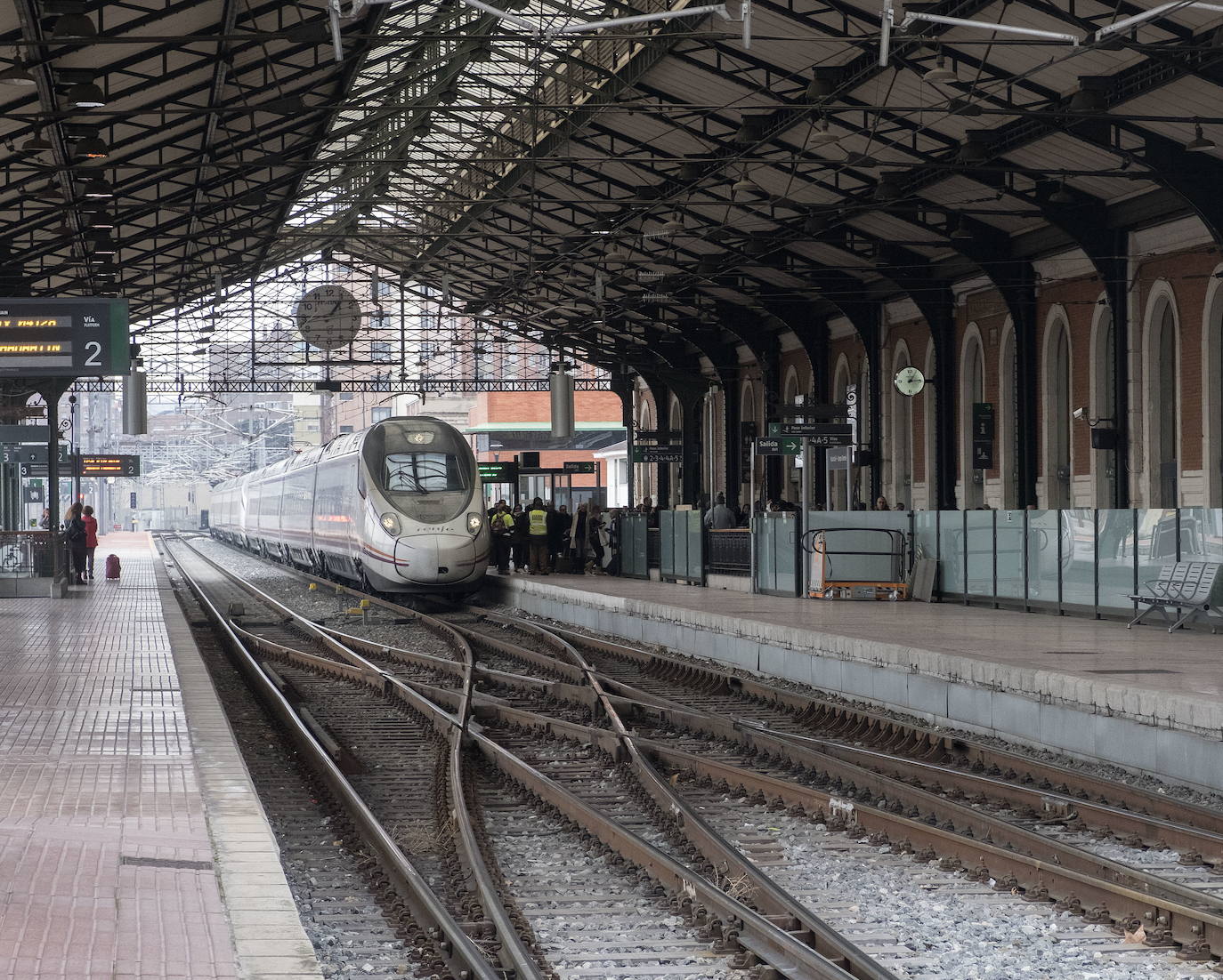 Adif ofrece cuatro locales a compañías de alquiler de coches en la estación de Valladolid