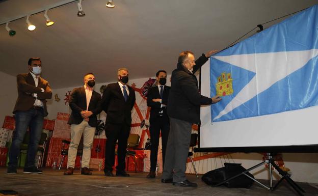 Olivares de Duero presenta su bandera municipal 