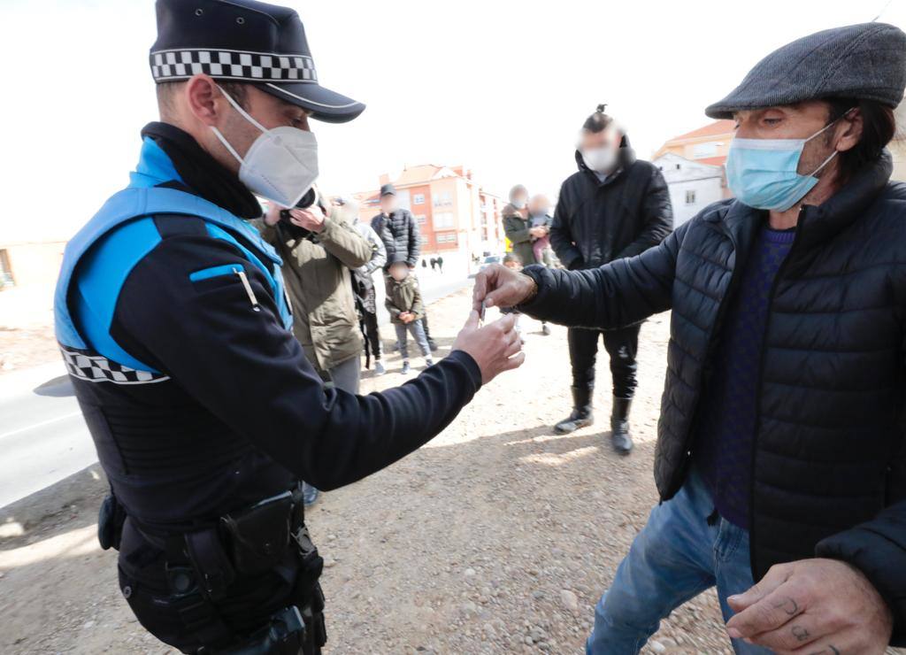 Los vecinos de La Cistérniga, en pie de guerra contra la ocupación