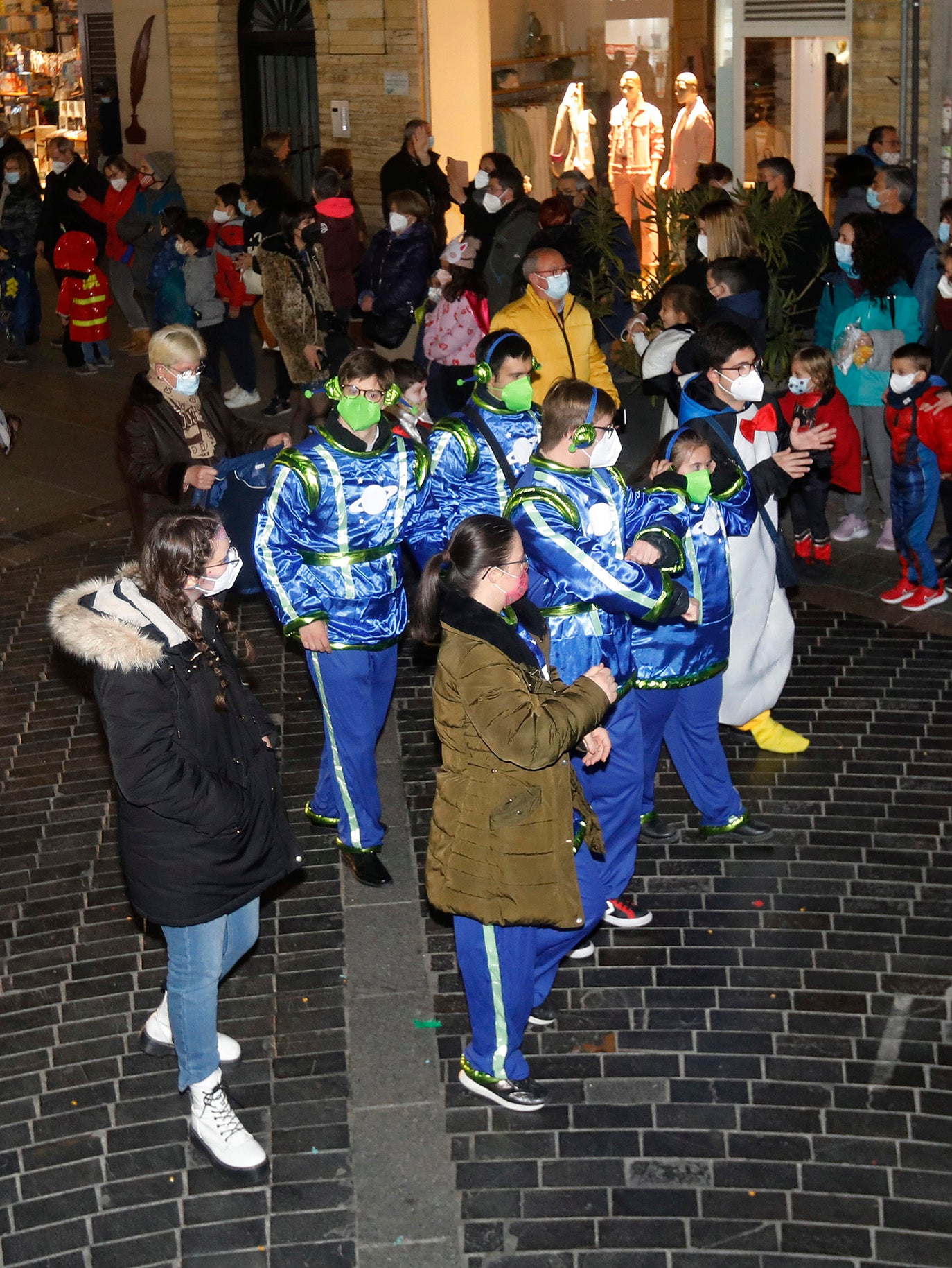 El desfile de Carnaval inunda Palencia de alegría e ilusión