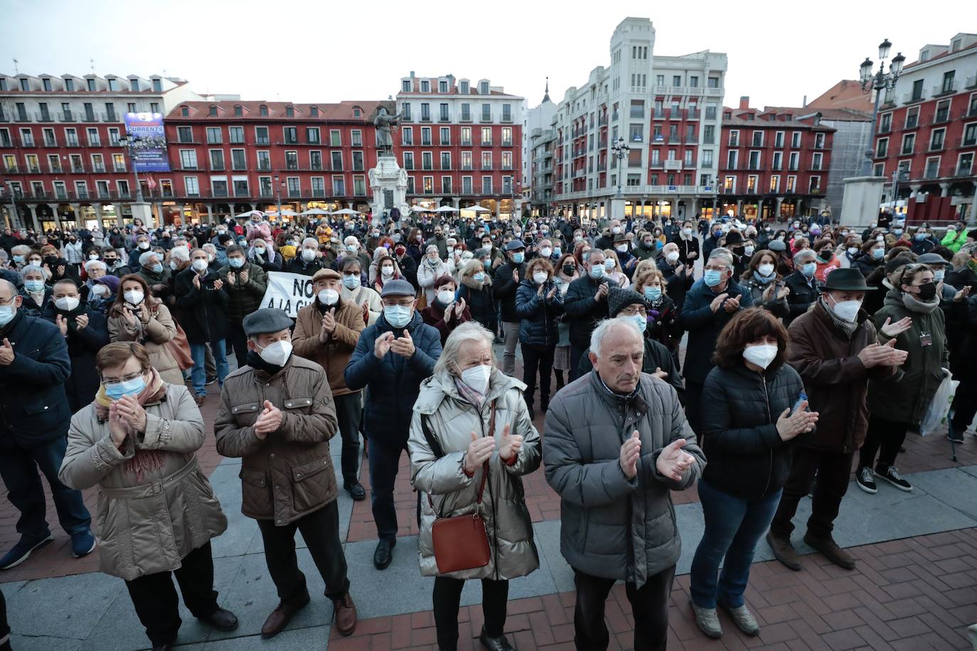 Concentración contra la guerra en Ucrania en la Plaza Mayor Valladolid