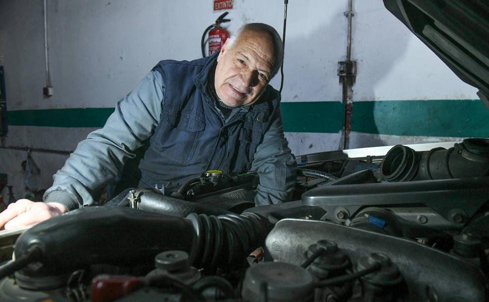 El taller de Farnesio que resiste adosado a la Renfe