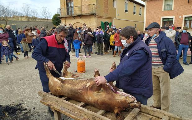 Palazuelo de Vedija atrae a cientos de vecinos y visitantes a su Fiesta de la Matanza del Cerdo