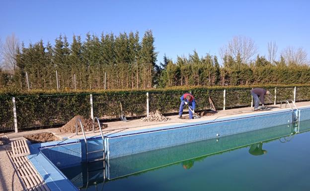 Alba de Tormes realiza obras de reparación en las piscinas municipales