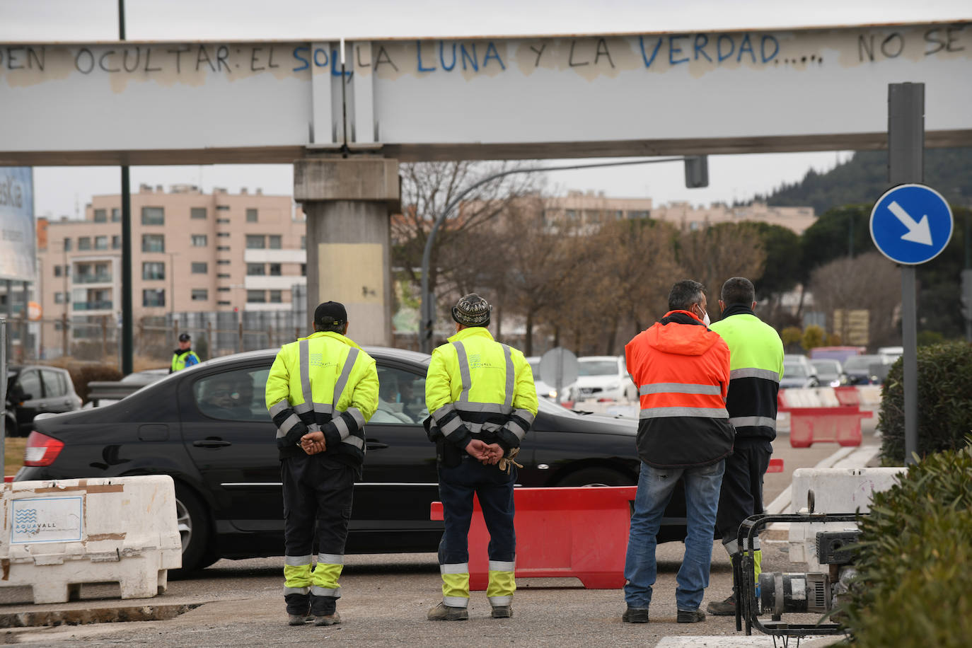 La Policía Local de Valladolid regula el tráfico en la rotonda de San Agustín