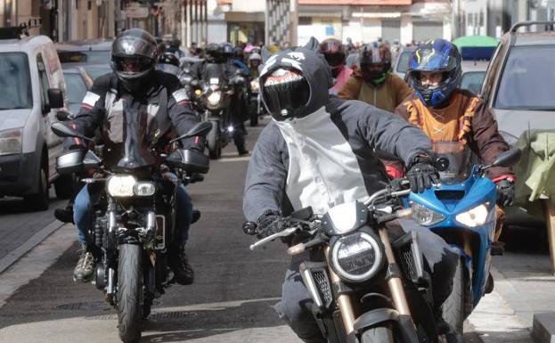 El carnaval resucita la fiebre motera por las calles de Valladolid