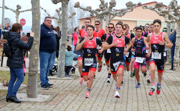 Kevin Tarek Viñuela y Marina Muñoz se imponen en el Duatlón de Hornillos