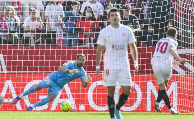 El Sevilla desnaturaliza al Betis y se agarra a la Liga