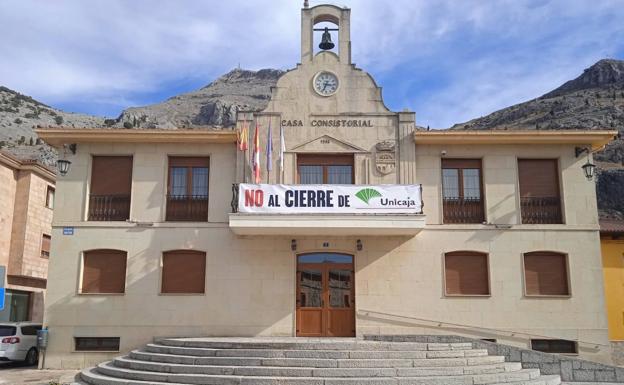 La sucursal de Unicaja cierra en el mes de marzo en Velilla del Río Carrión