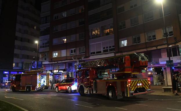 Tres incendios simultáneos en viviendas de Valladolid dejan dos heridos
