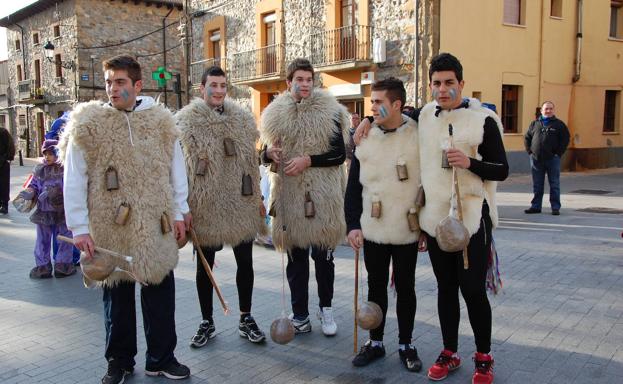 Velilla del Río Carrión celebra carnaval con sus zamarrones declarados bien de interés cultural