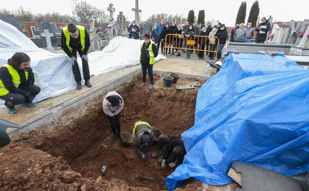 La ARMH localiza una fosa con diez cuerpos de fusilados en 1936 en un cementerio de León