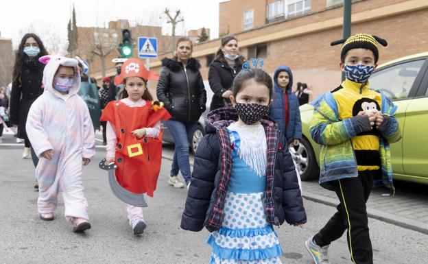 Los barrios de Valladolid despiden el Carnaval repletos de color y música