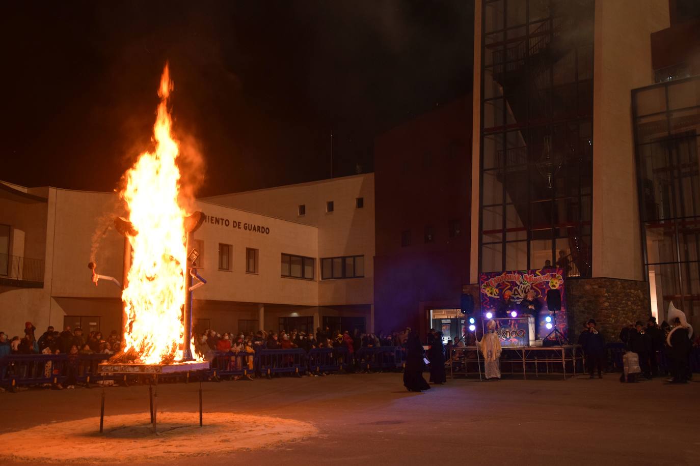 Carnaval en Guardo: La quema de la falla de Don Gong