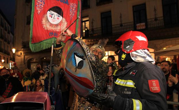 El carnaval segoviano entierra la sardina