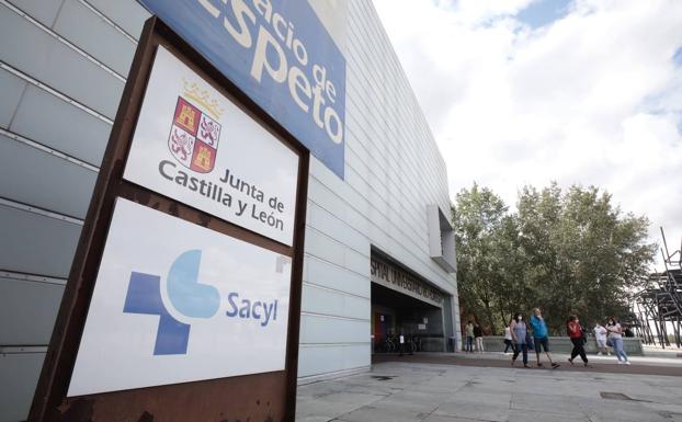 Un herido en un choque entre dos coches en el Pinar de Antequera