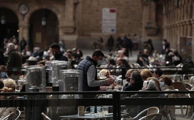 La covid sigue a la baja, con 155 nuevos contagios y ningún fallecido este jueves en Salamanca