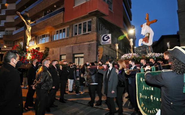 Las cofradías de Palencia celebran un Vía Crucis penitencial para preparar la Semana Santa