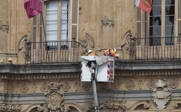 Cambiar luminarias y contrato permiten ahorrar 347.000 euros en consumo eléctrico al Consistorio