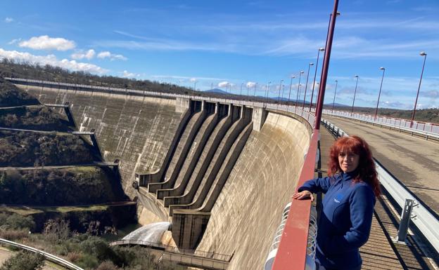 La única encargada de una presa en España: «Hace 25 años ni se contemplaba que hubiera una mujer»