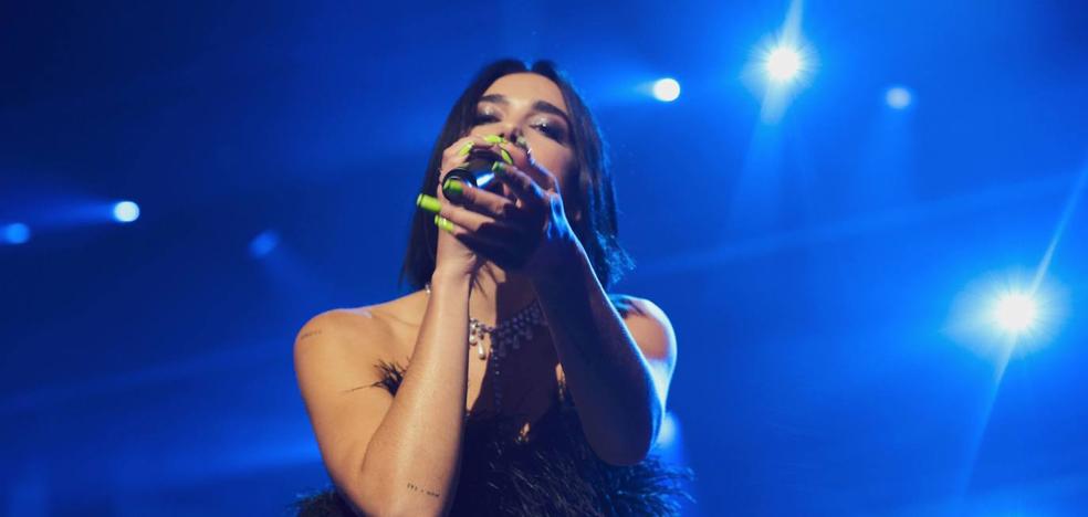 Dua Lipa recibe una demanda por plagiar un tema de Miguel Bosé