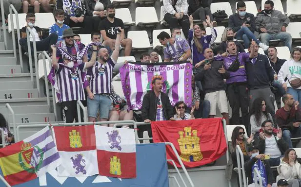 Más de 1.200 aficionados blanquivioletas se dejarán notar en las gradas del Carlos Tartiere de Oviedo