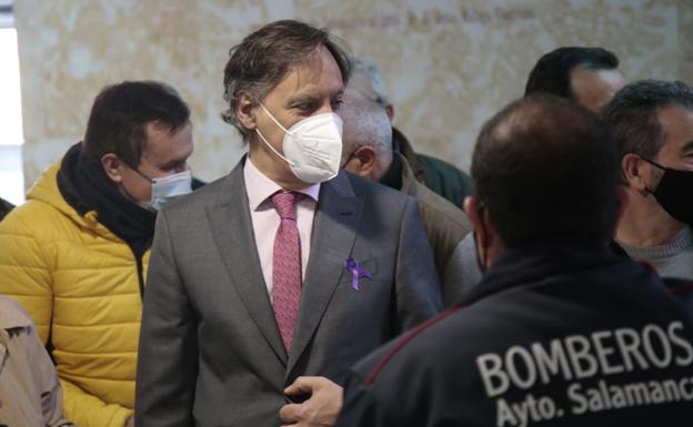 García Carbayo destaca la labor de los bomberos y agradece el esfuerzo, la entrega y la dedicación del Cuerpo