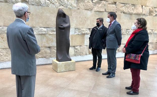 Los hijos del escultor Agustín Casillas donan la obra titulada 'El Dolor' a la ciudad de Salamanca