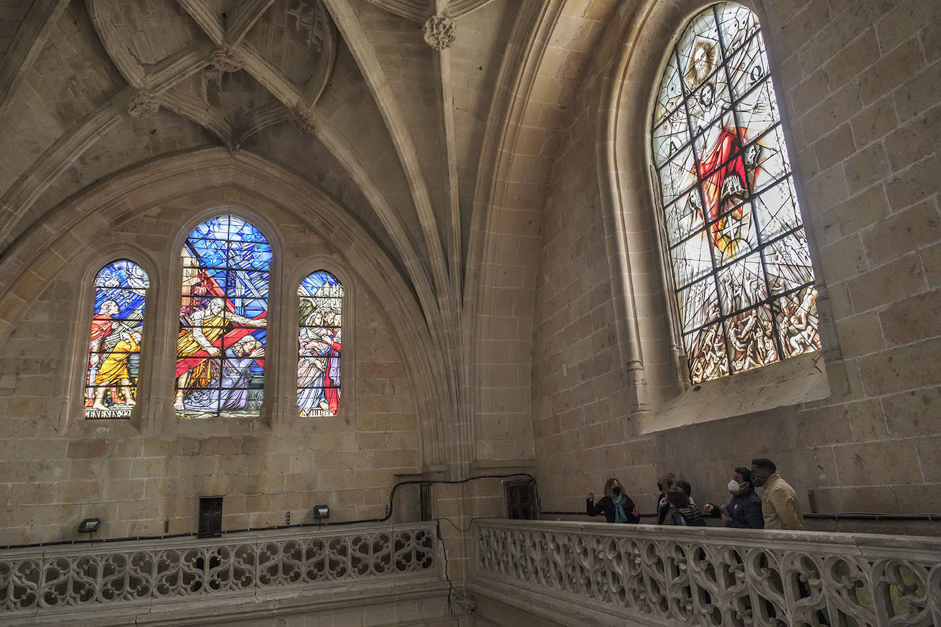 El Cabildo renueva la visita guiada a los vitrales de la Catedral de Segovia