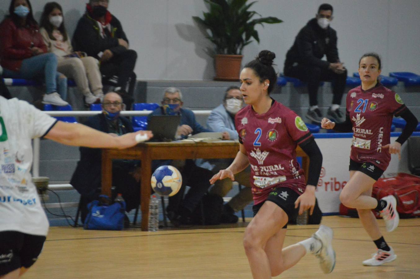 Partido de balonmano entre Caja Rural Aula y Elche