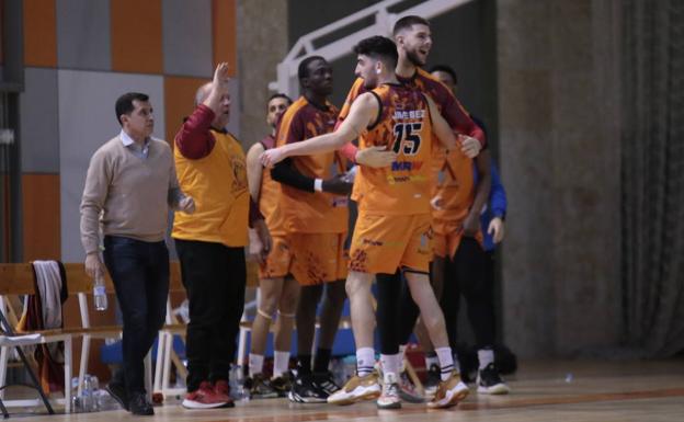 Duelo dramático por la cola entre el Aquimisa Carbajosa Empresarial y el Udea Algeciras