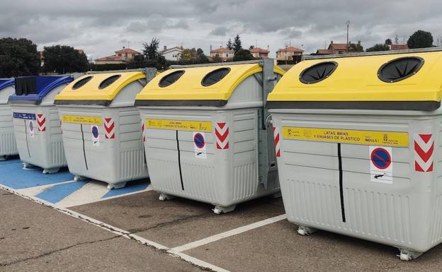 El Ayuntamiento de Carrascal incorpora 19 nuevos contenedores para reciclar papel y plástico