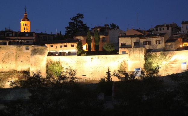 Segovia descarta reducir la iluminación monumental ante el aumento del coste