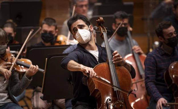 Pablo Ferrández, el chelista con dos 'stradivarius'