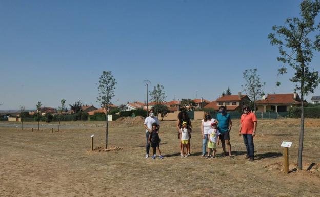 El Patrimonio Natural de Carrascal de Barregas sigue creciendo con la ampliación del «Bosque de los Niños»