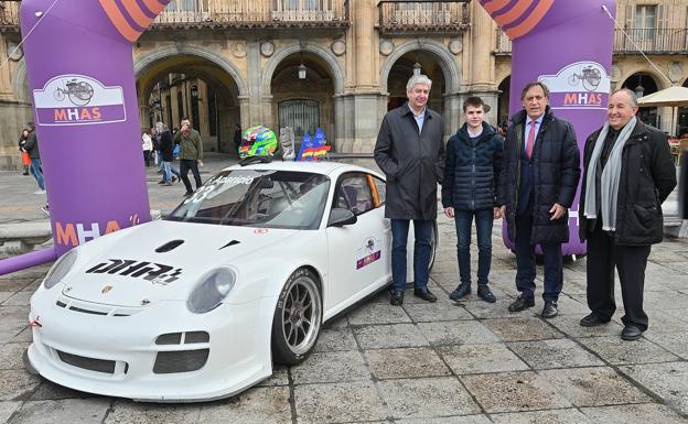 El alcalde destaca la trayectoria del piloto salmantino Félix Aparicio, el campeón de España de Turismos