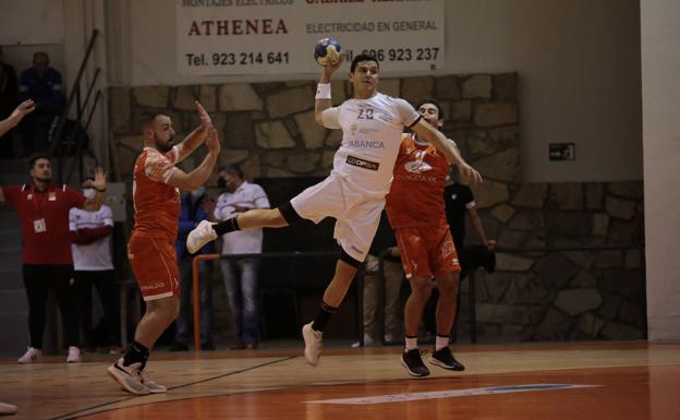 El BM Salamanca no puede rascar nada en León ante el Ademar B (38-29)