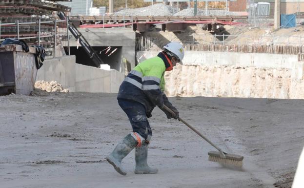 La renovación del pavimento mantiene nueve calles cortadas en Valladolid