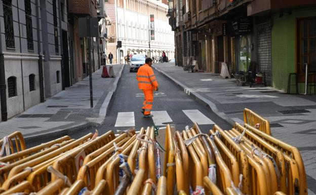 La calle Leopoldo Cano permanecerá cortada este viernes por carga de materiales
