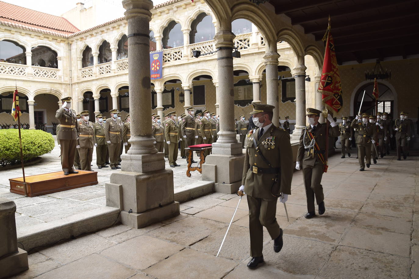 La VI promoción de suboficiales regresa a la Academia de Artillería cuatro décadas después